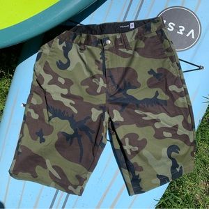 VOLCOM Camo Shorts